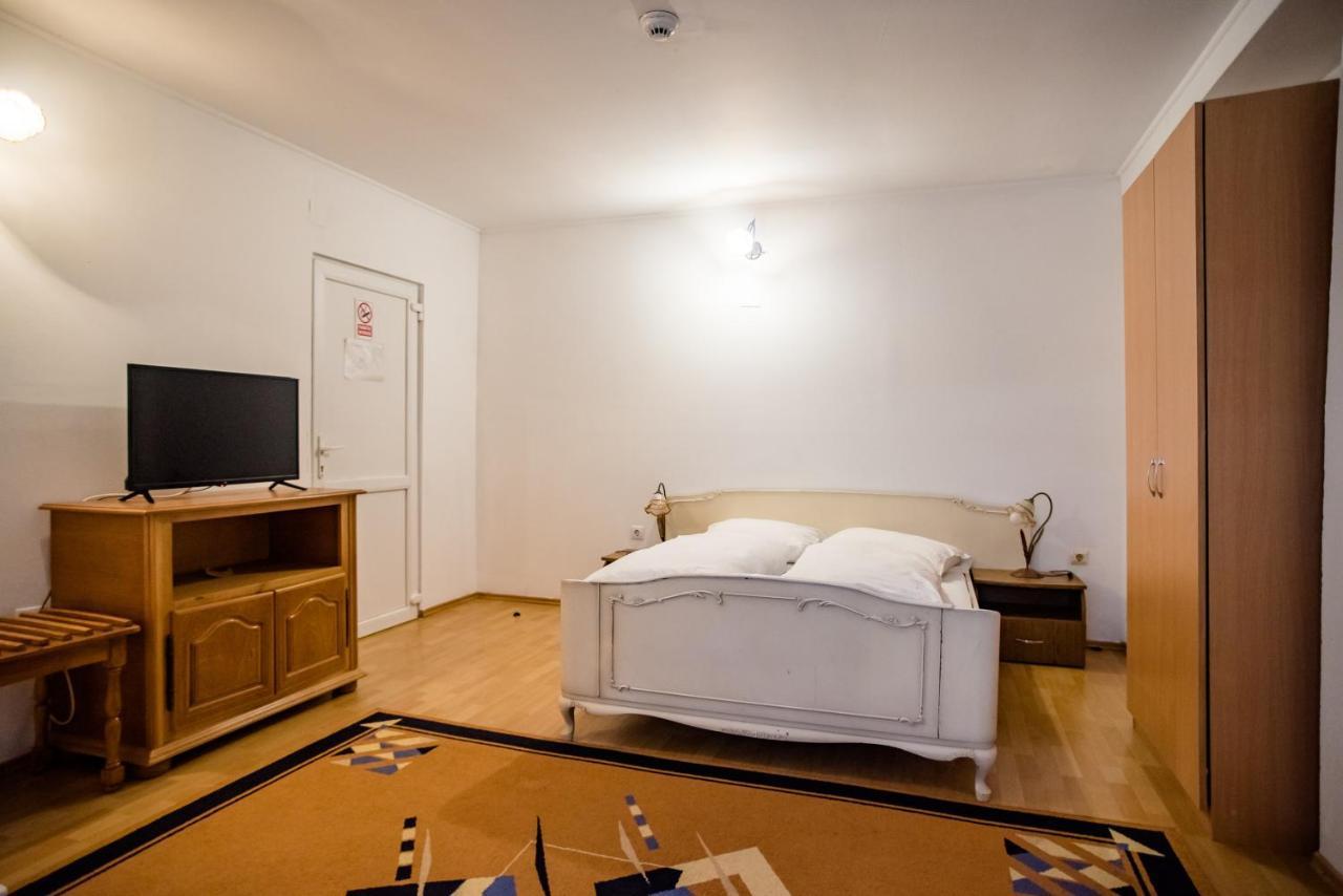 Hotel Marion Dumbraveni  外观 照片