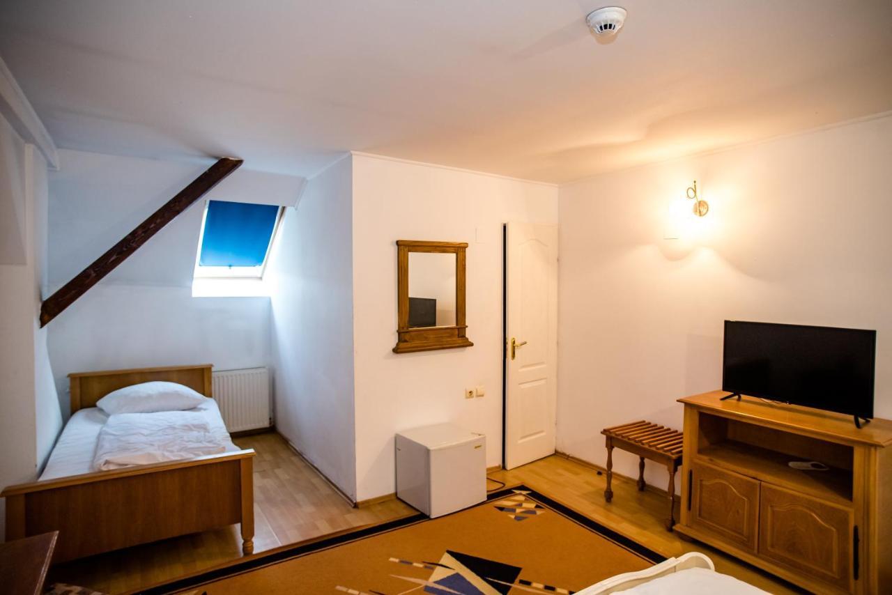Hotel Marion Dumbraveni  外观 照片